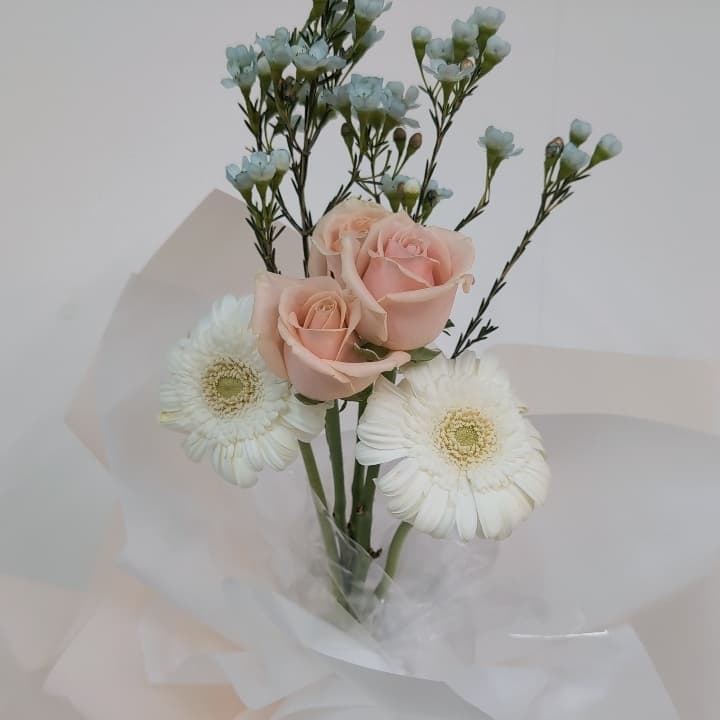 💐【純交友分花】週一下午象山捷運站,一起分花材、研究綁花(非課程)