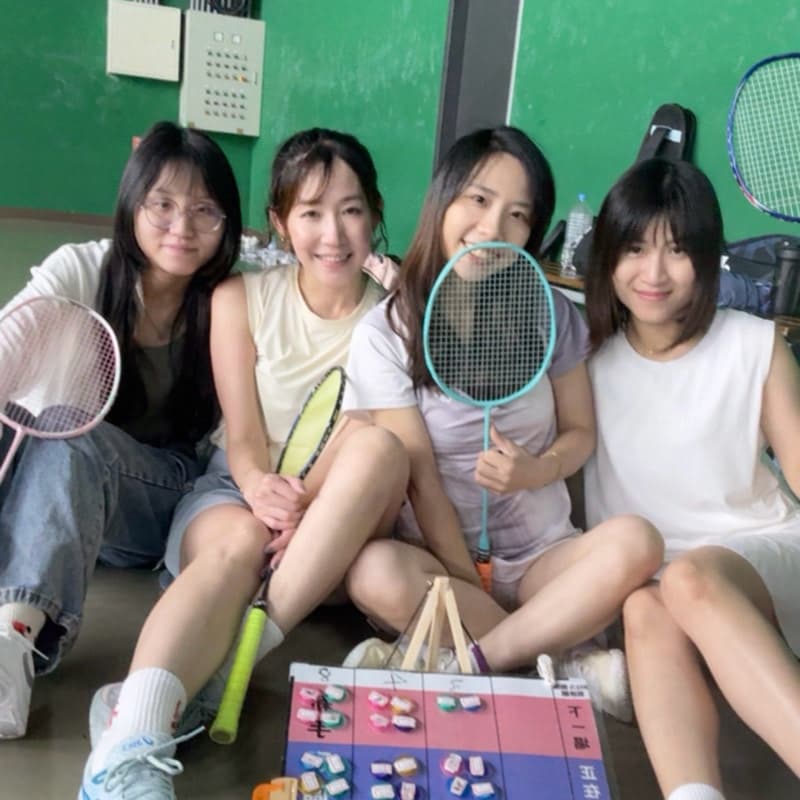 週四歡樂羽球💗一起來運動🏋️♀️打羽球:)與美女相會🧍♀️