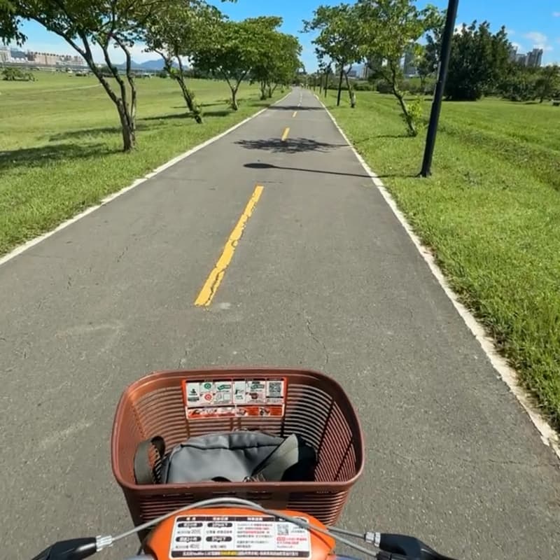 河濱公園騎單車減脂復健養生團