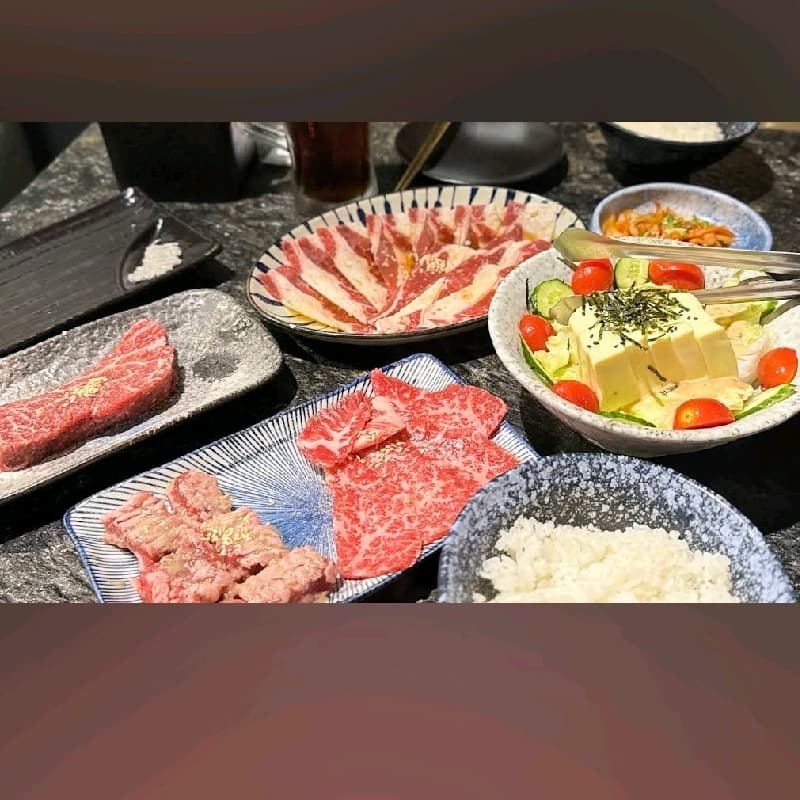 燒肉店吃飯 隨時可以出發 不限定聚會時間 瑪莎拉蒂雙門跑車接送 隨時可以出發