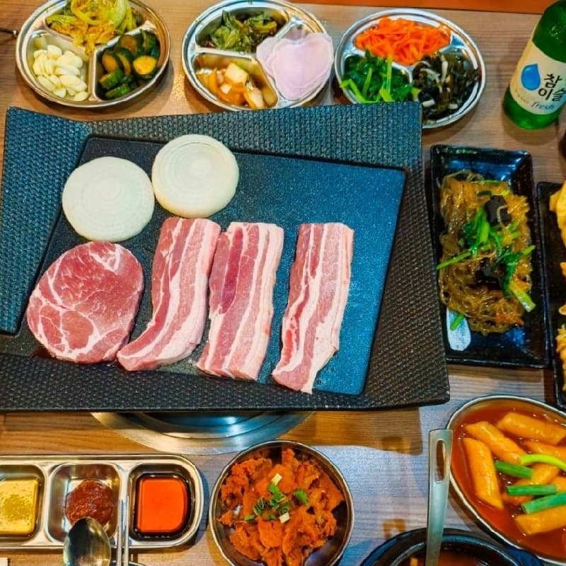 午餐吃韓式烤肉,華山走走逛逛